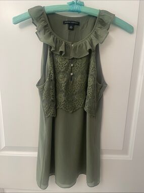 Banana Republic Olive Lace Ruffle Sleeveless Blouse0 Petite